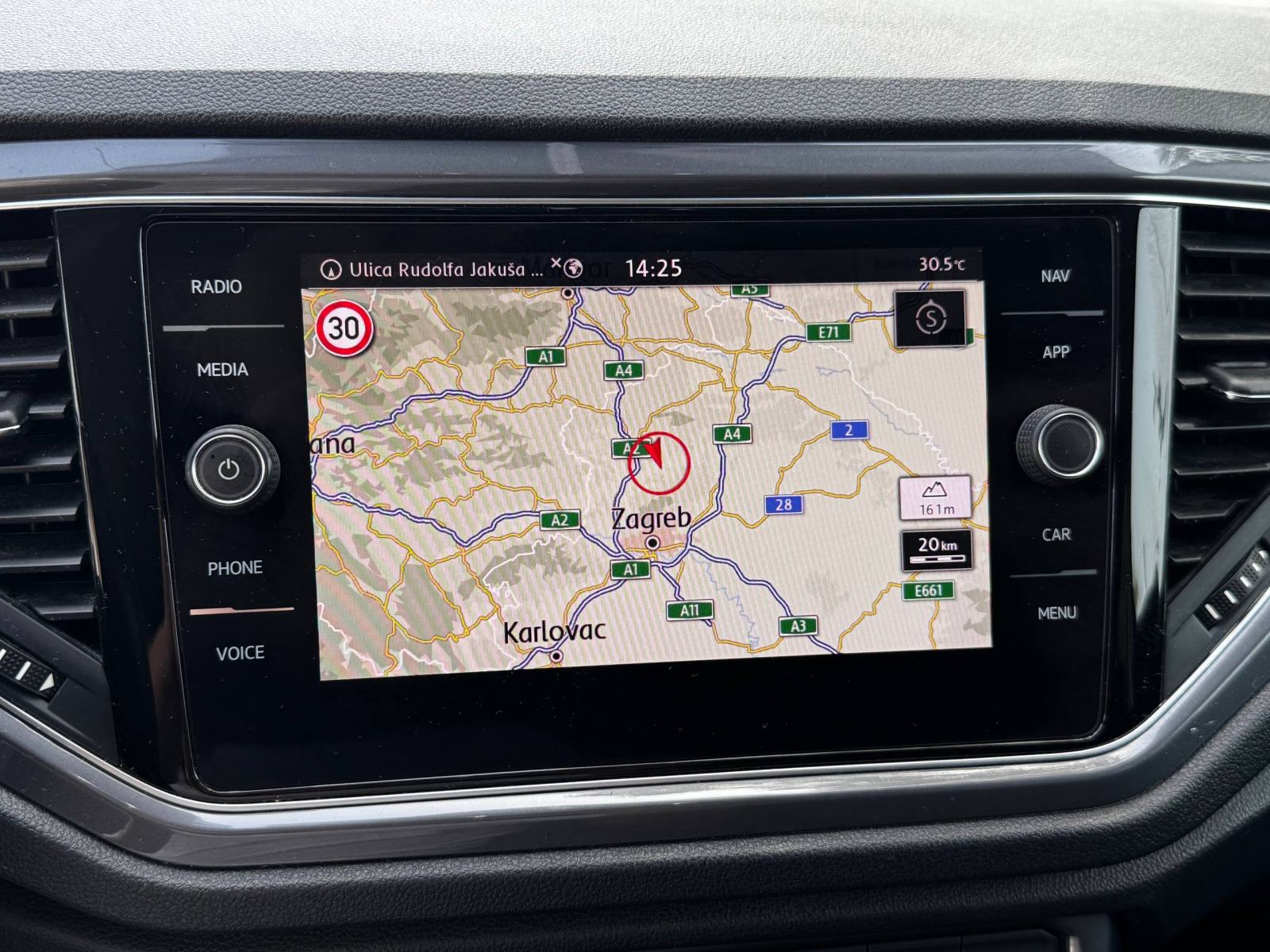 VW T-Roc 1,6 TDI IQ Drive *JAMSTVO*LED*ASISTENTI*, fotografija 13