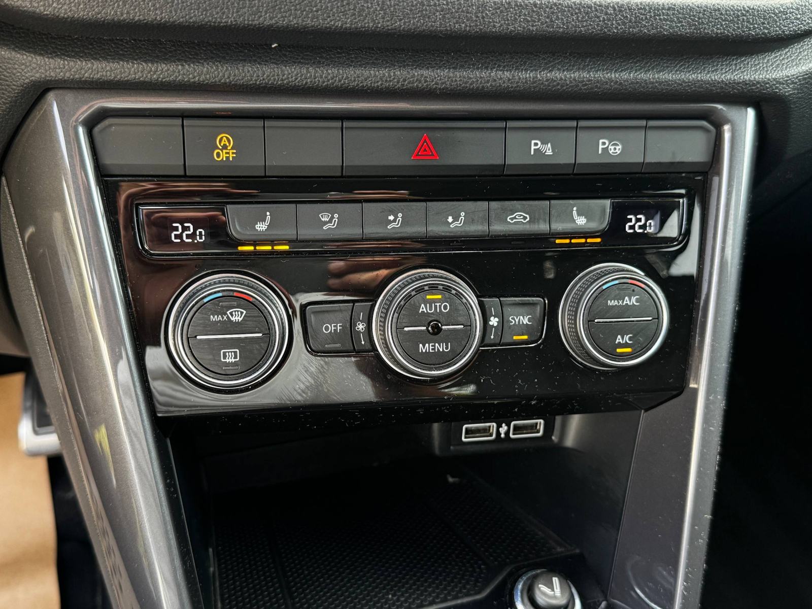 VW T-Roc 1,6 TDI IQ Drive *JAMSTVO*LED*ASISTENTI*, fotografija 16