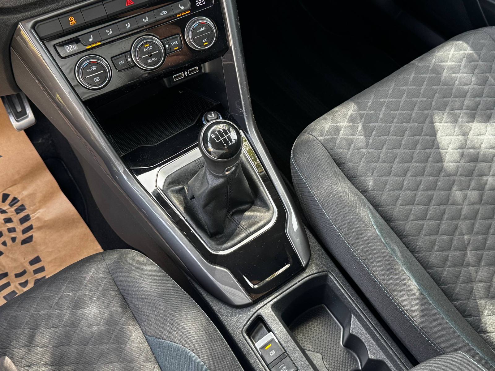 VW T-Roc 1,6 TDI IQ Drive *JAMSTVO*LED*ASISTENTI*, fotografija 17
