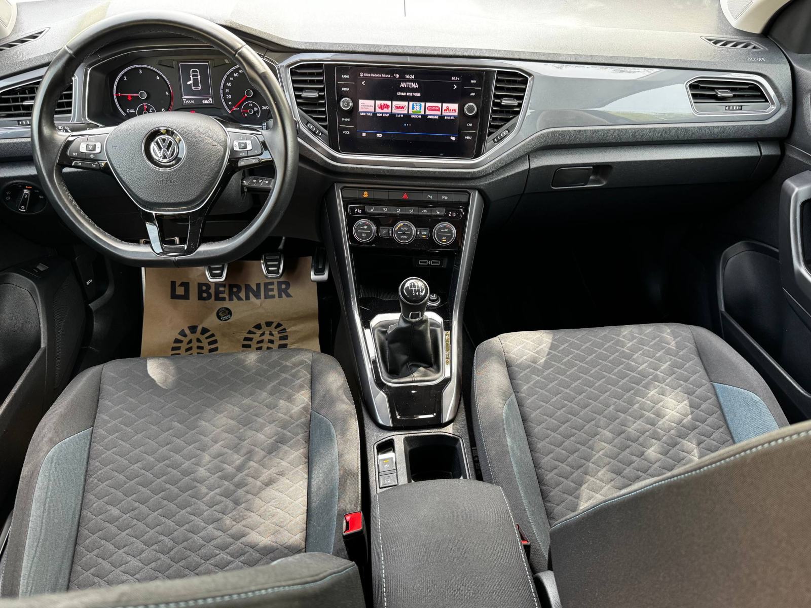 VW T-Roc 1,6 TDI IQ Drive *JAMSTVO*LED*ASISTENTI*, fotografija 18