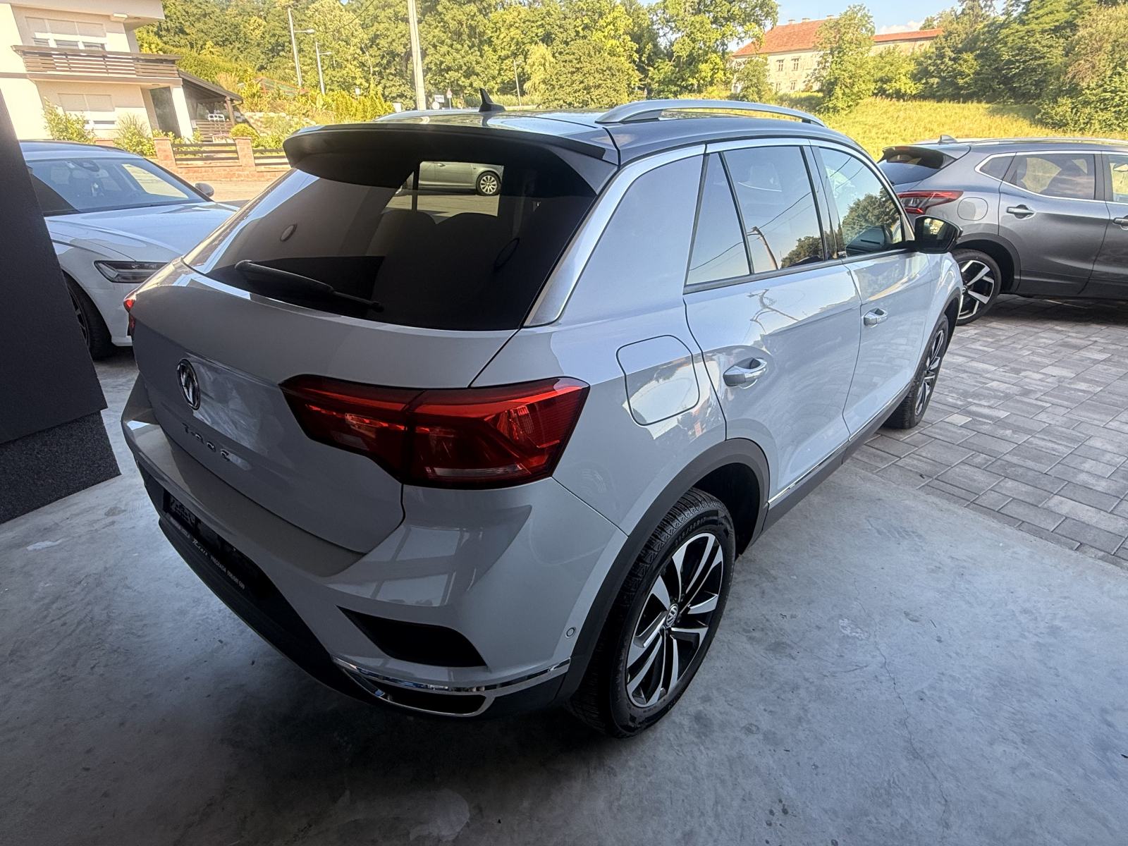 VW T-Roc 1,6 TDI⭐IQ drive⭐virtualni display⭐navigacija⭐panorama⭐TOP⭐, fotografija 3