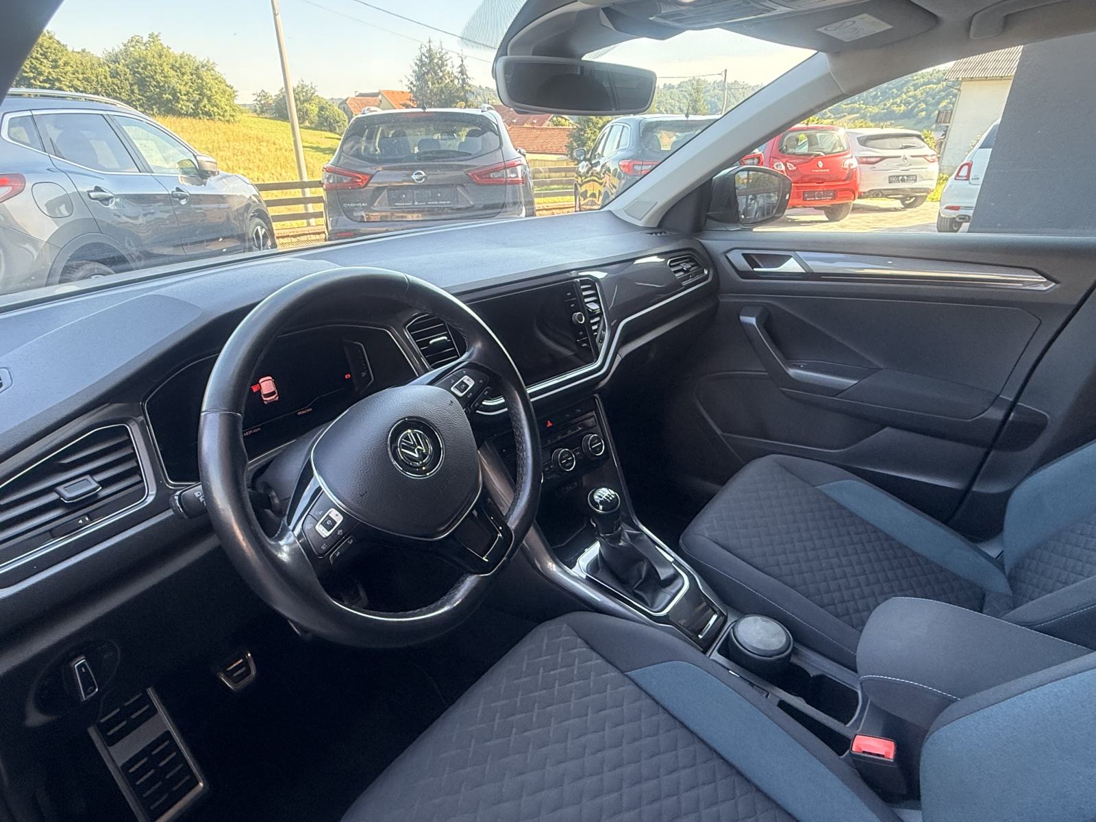VW T-Roc 1,6 TDI⭐IQ drive⭐virtualni display⭐navigacija⭐panorama⭐TOP⭐, fotografija 5