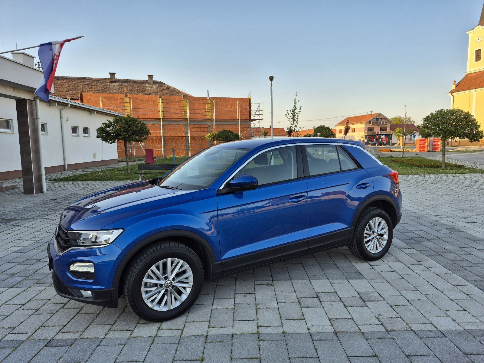 VW T-Roc 1,6 TDI Navigacija, senzori,modovi,grijanje sjedala,alu,mf., fotografija 2