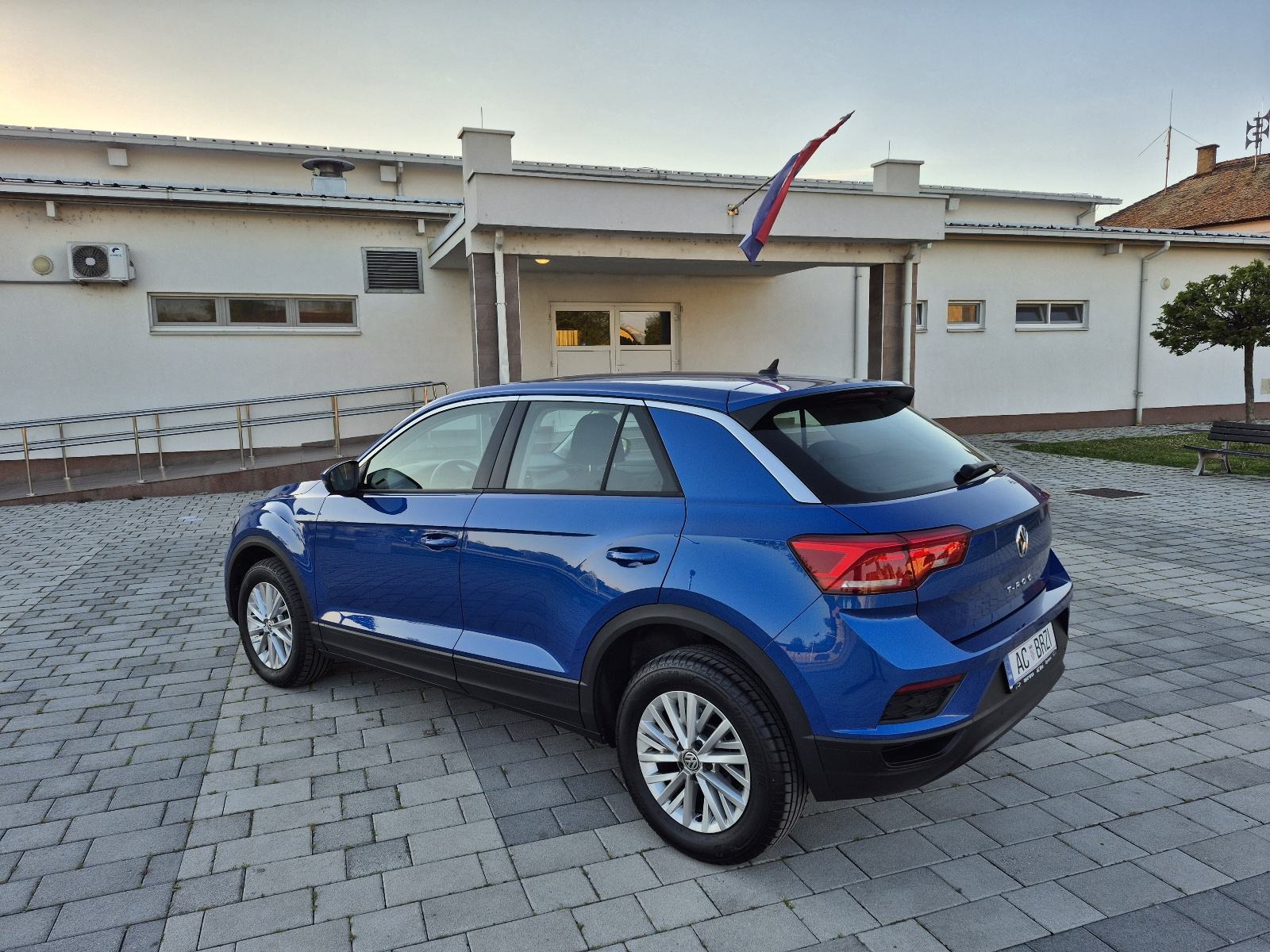 VW T-Roc 1,6 TDI Navigacija, senzori,modovi,grijanje sjedala,alu,mf., fotografija 4