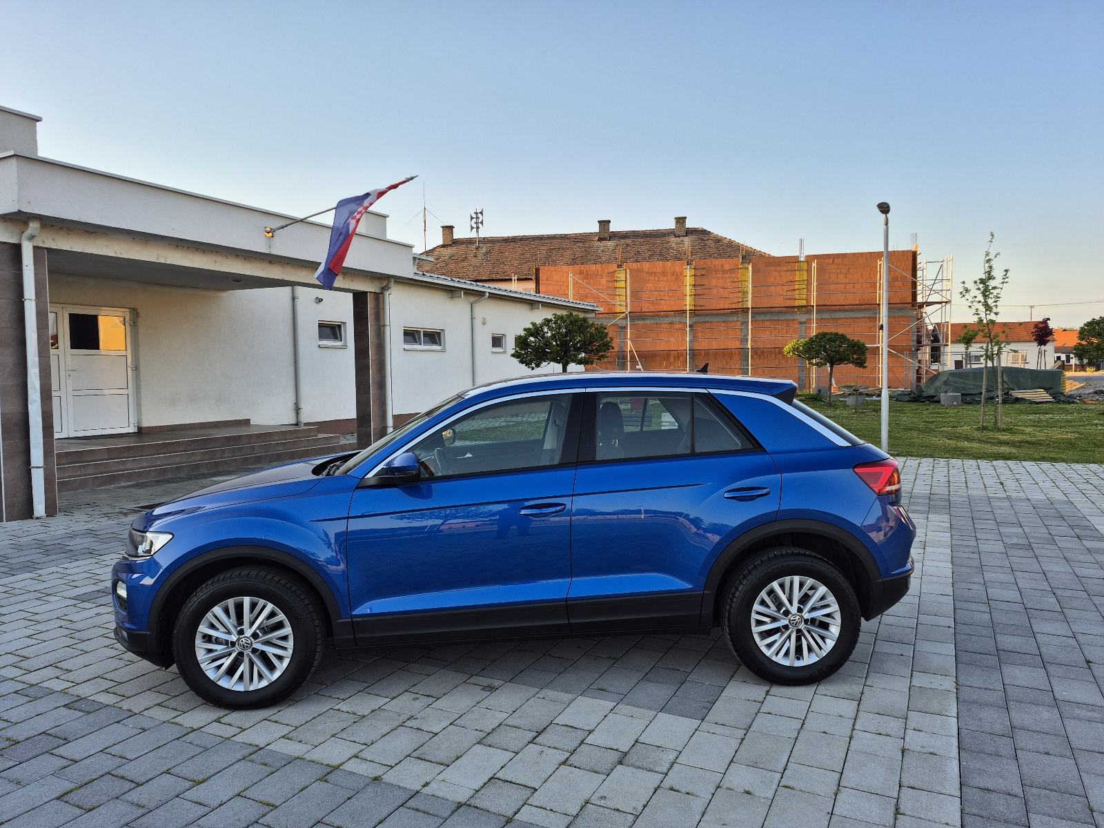 VW T-Roc 1,6 TDI Navigacija, senzori,modovi,grijanje sjedala,alu,mf., fotografija 3