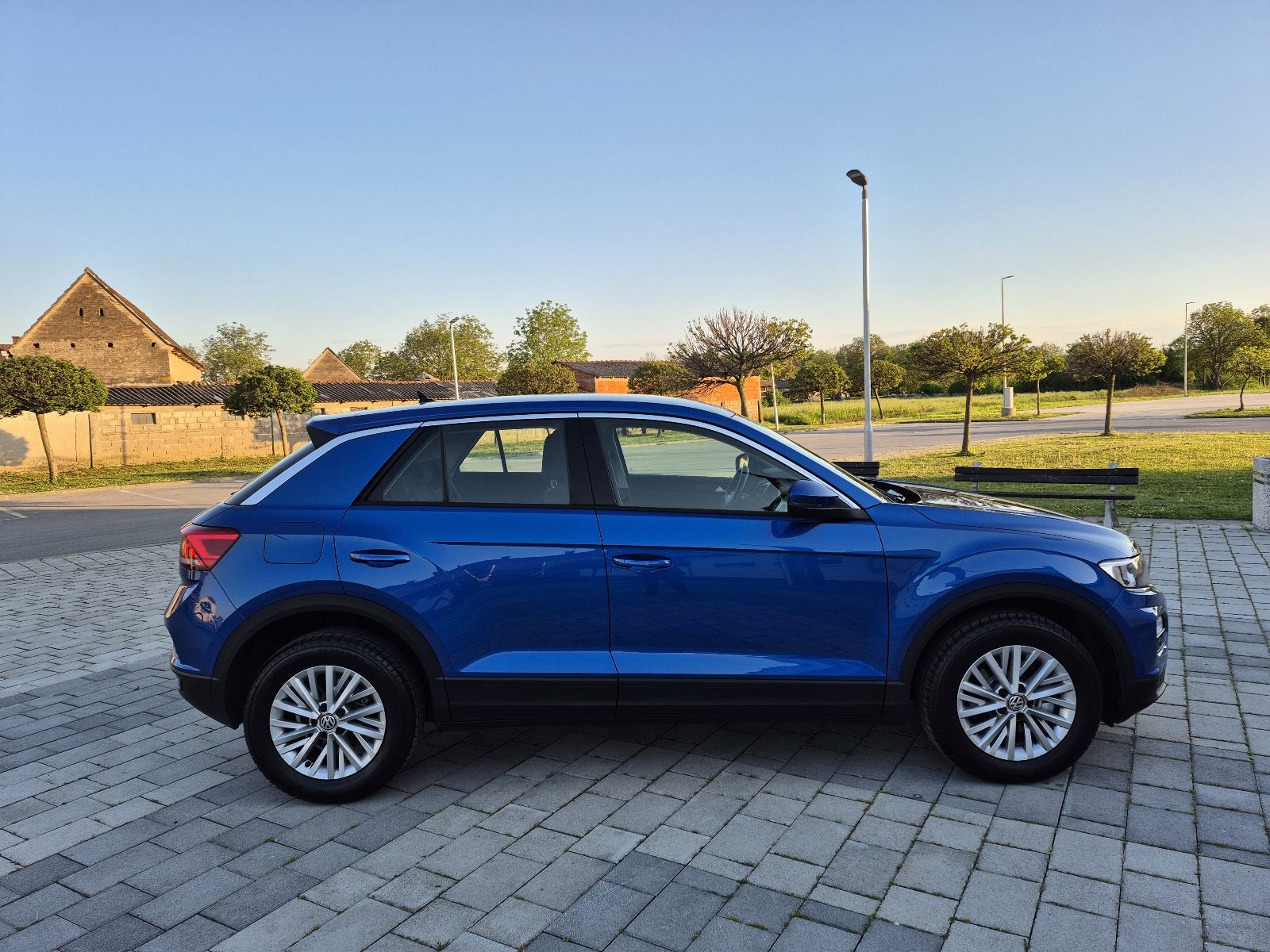 VW T-Roc 1,6 TDI Navigacija, senzori,modovi,grijanje sjedala,alu,mf., fotografija 9