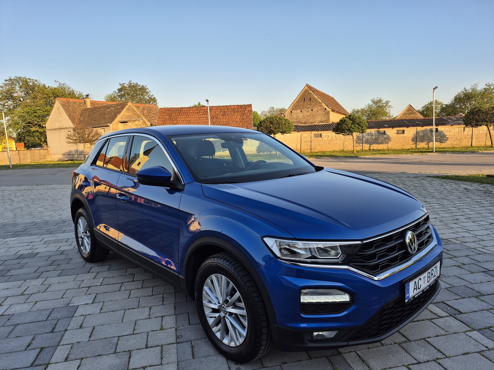 VW T-Roc 1,6 TDI Navigacija, senzori,modovi,grijanje sjedala,alu,mf., fotografija 10