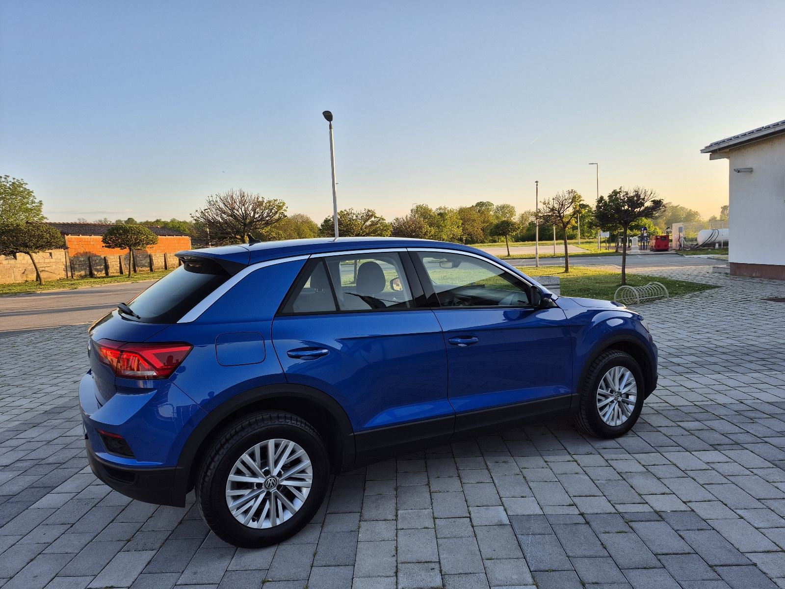 VW T-Roc 1,6 TDI Navigacija, senzori,modovi,grijanje sjedala,alu,mf., fotografija 8