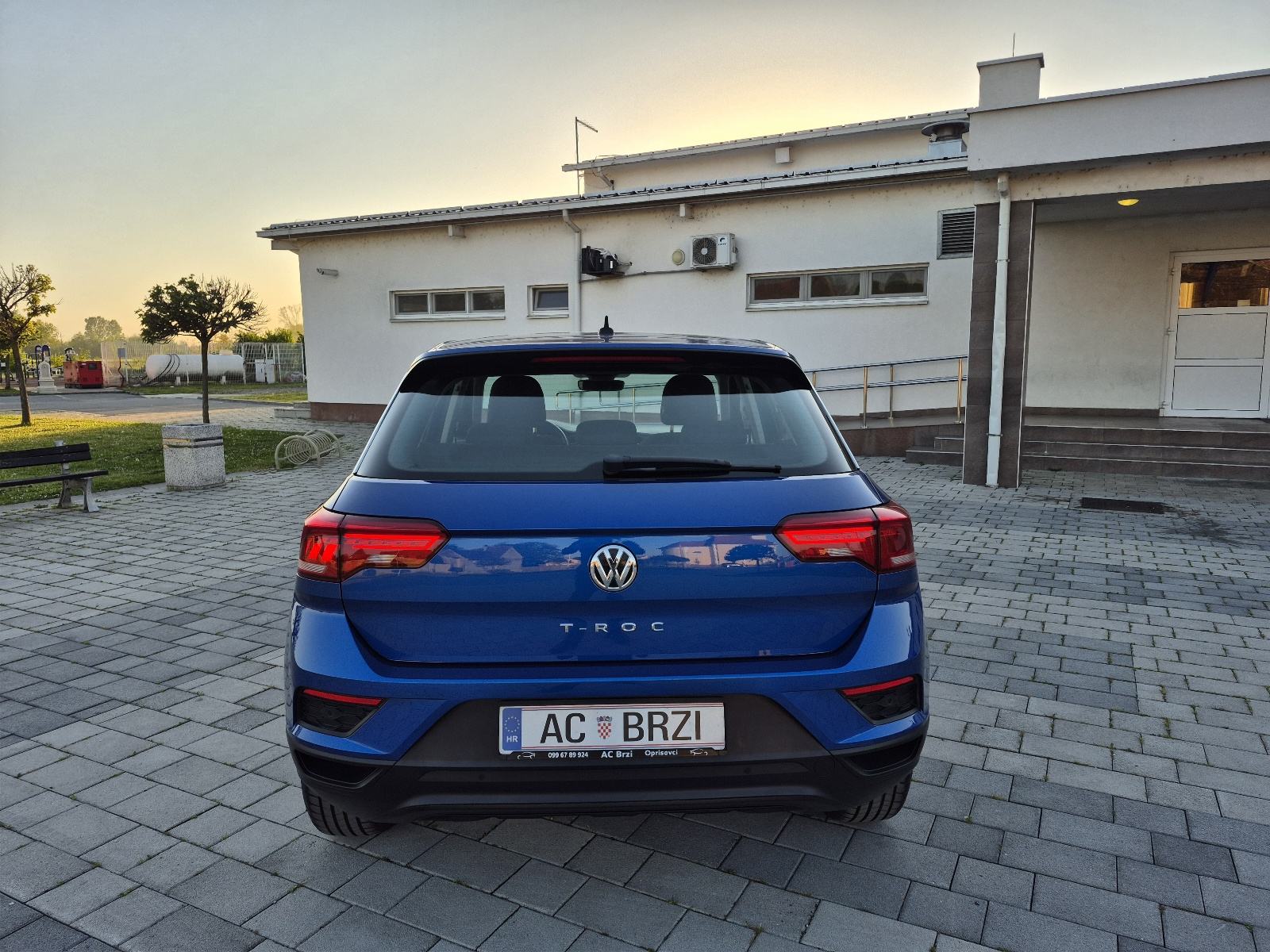 VW T-Roc 1,6 TDI Navigacija, senzori,modovi,grijanje sjedala,alu,mf., fotografija 6