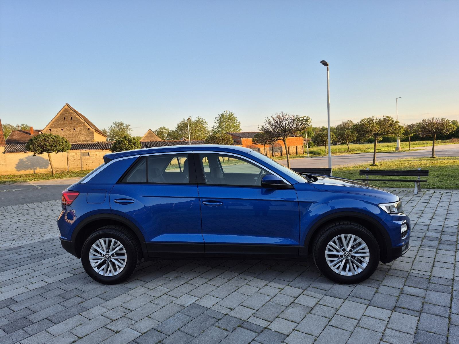 VW T-Roc 1,6 TDI Navigacija, senzori,modovi,grijanje sjedala,alu,mf., fotografija 15