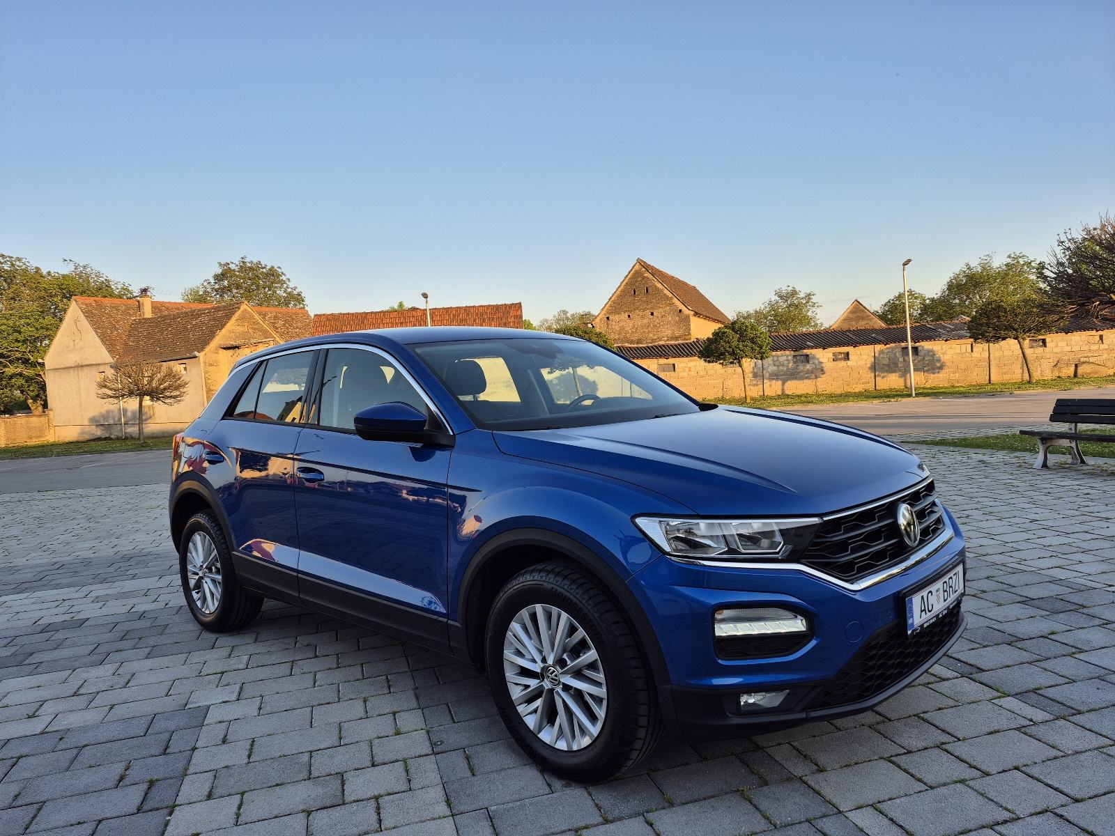 VW T-Roc 1,6 TDI Navigacija, senzori,modovi,grijanje sjedala,alu,mf., fotografija 14