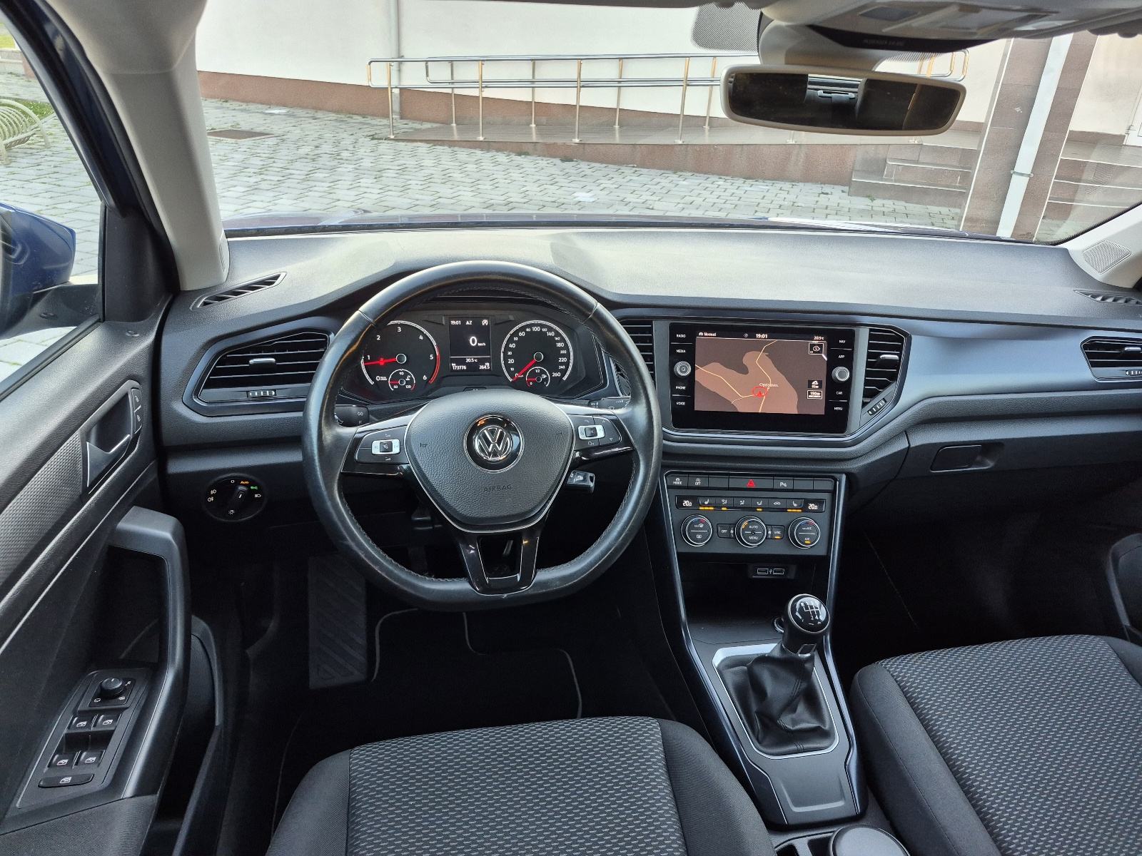 VW T-Roc 1,6 TDI Navigacija, senzori,modovi,grijanje sjedala,alu,mf., fotografija 19