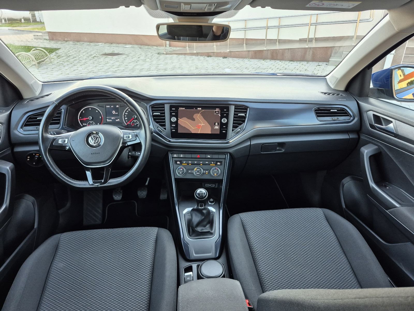 VW T-Roc 1,6 TDI Navigacija, senzori,modovi,grijanje sjedala,alu,mf., fotografija 20