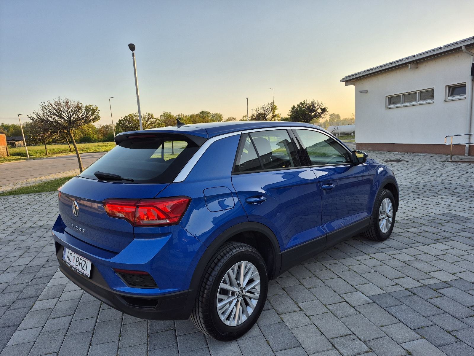 VW T-Roc 1,6 TDI Navigacija, senzori,modovi,grijanje sjedala,alu,mf., fotografija 16