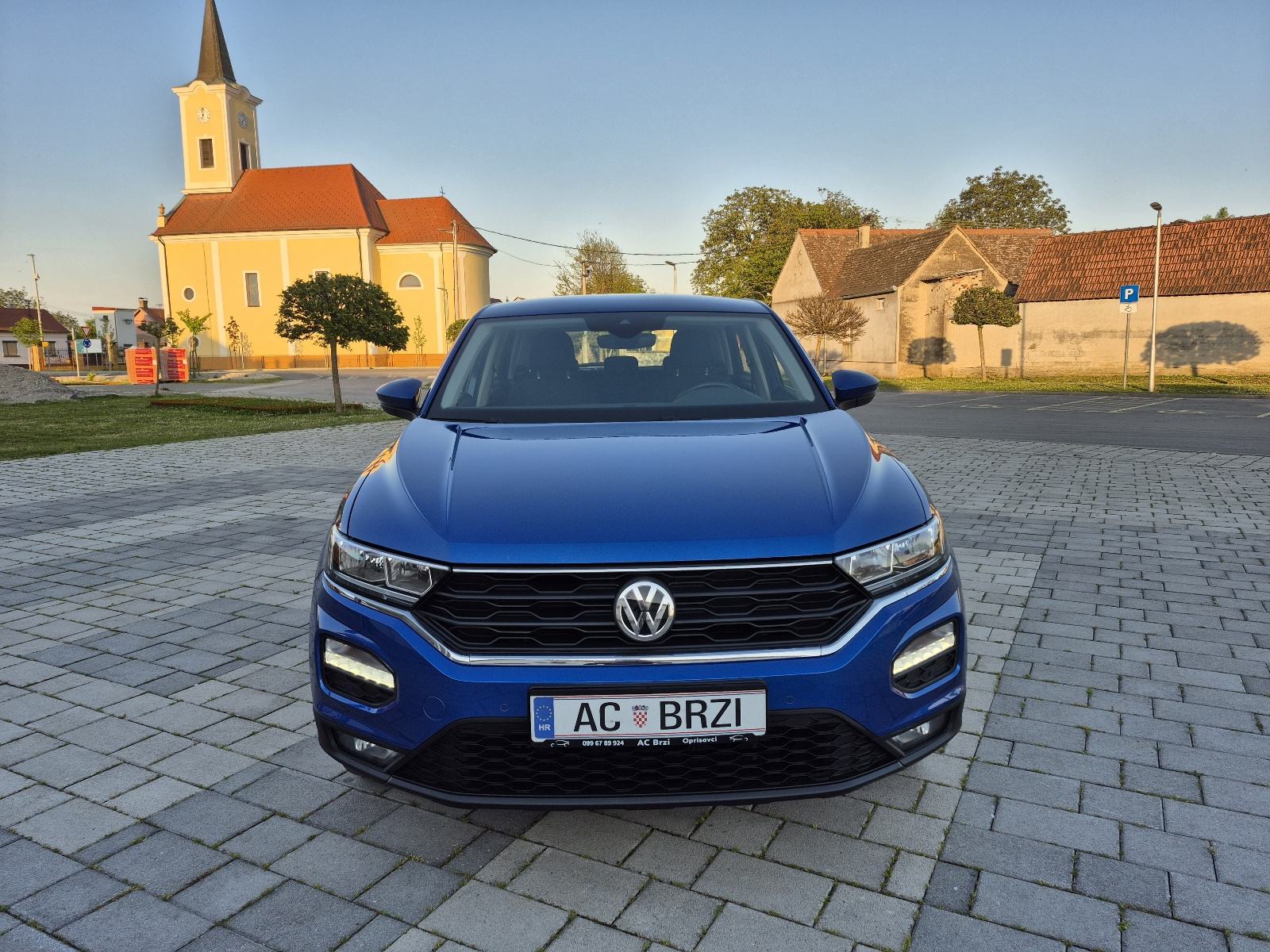VW T-Roc 1,6 TDI Navigacija, senzori,modovi,grijanje sjedala,alu,mf., fotografija 17