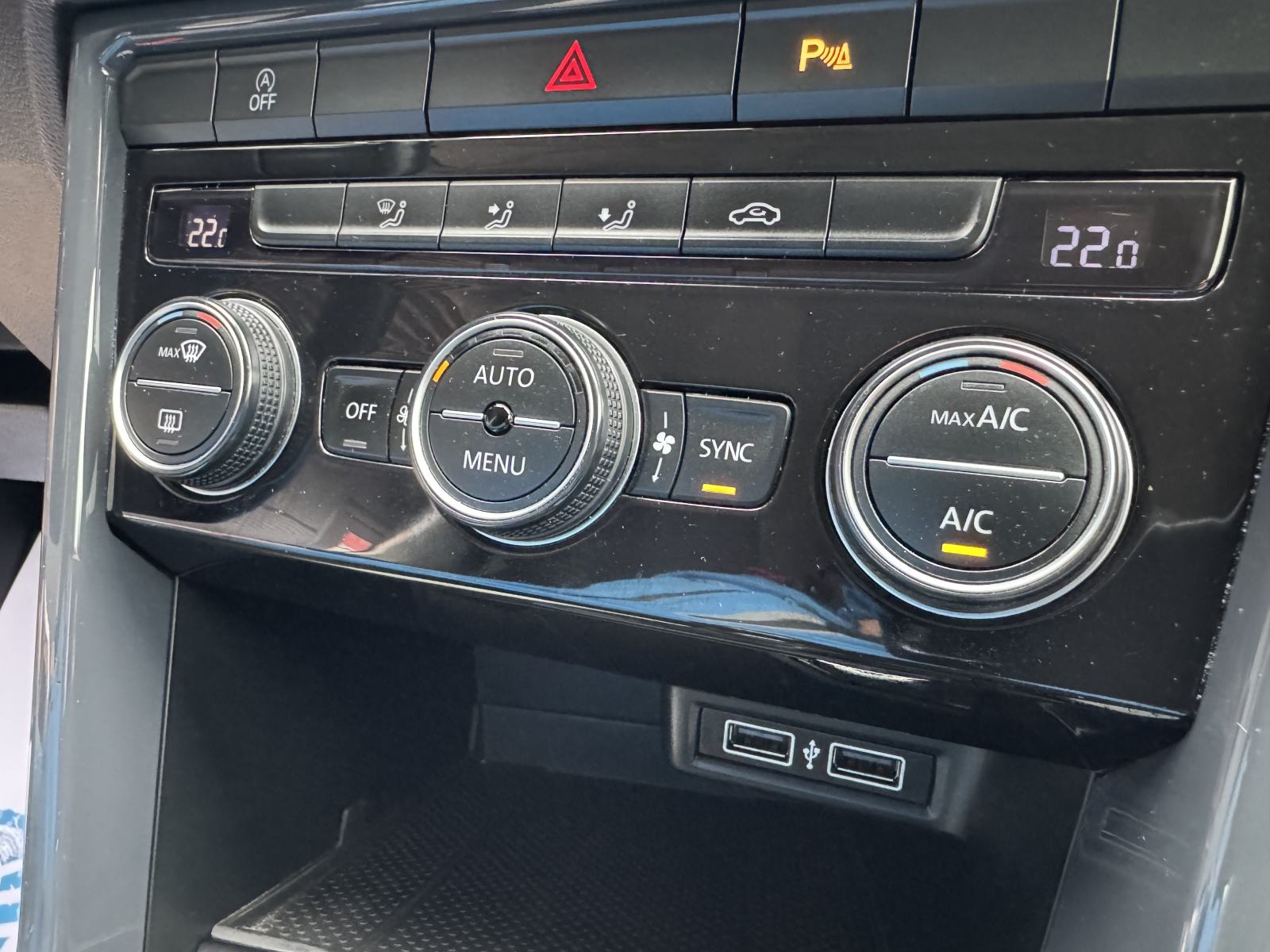 VW T-Roc 1,6 TDI Highline ⭐ Virtual Cockpit, Full LED, Alu 18 ⭐ Servis, fotografija 18