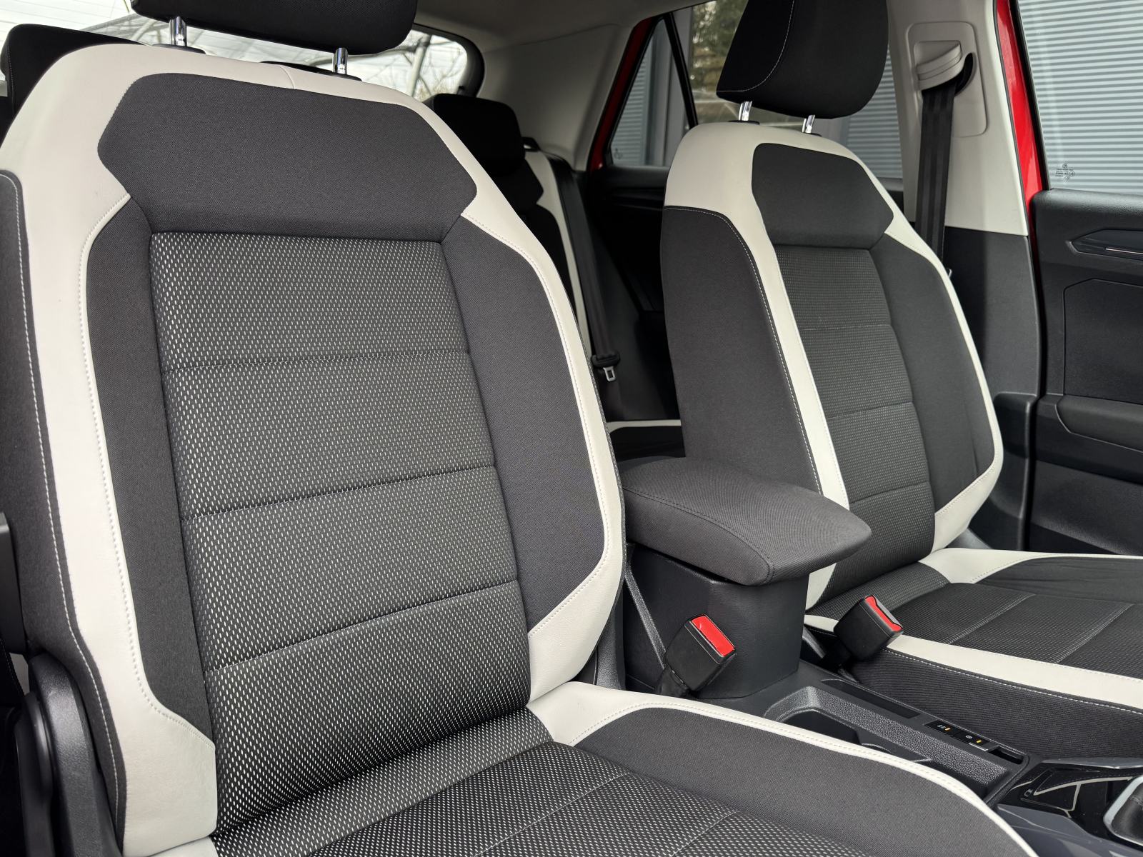 VW T-Roc 1,6 TDI Highline ⭐ Virtual Cockpit, Full LED, Alu 18 ⭐ Servis, fotografija 15