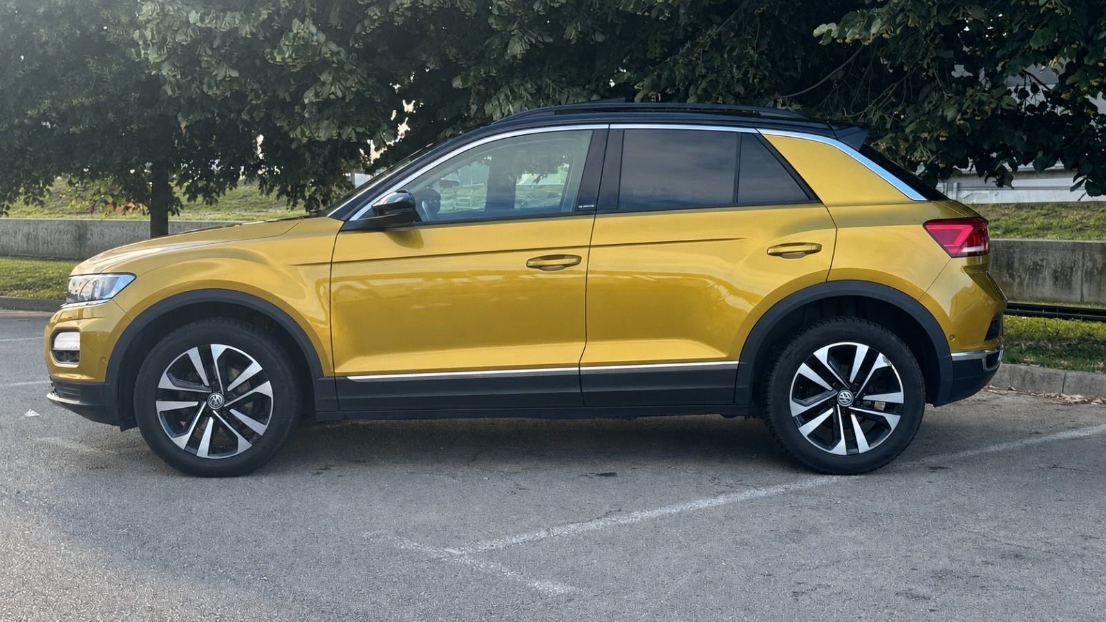 VW T-Roc 1,6 TDI PANORAMA rega 6/2027, fotografija 2