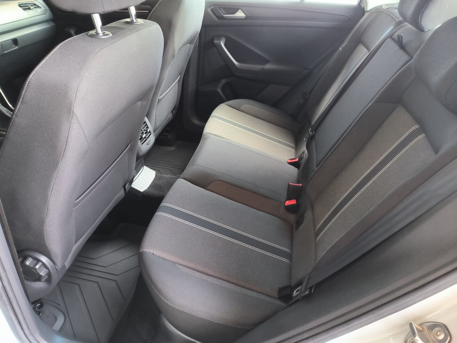 VW T-Roc 1,6 TDI STYLE, LED, JAMSTVO, SERVISNA, REG. 1 GODINU, fotografija 14