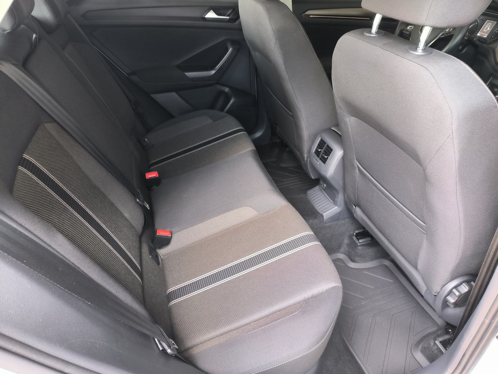 VW T-Roc 1,6 TDI STYLE, LED, JAMSTVO, SERVISNA, REG. 1 GODINU, fotografija 15