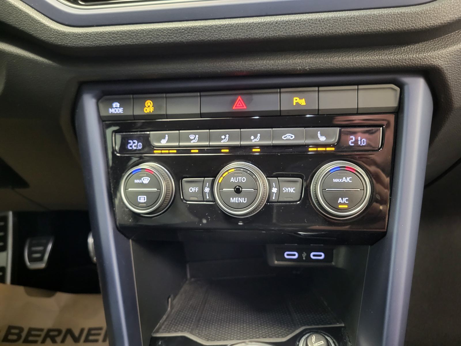 VW T-ROC 1.6 TDI UNITED DVOJNA KLIMA NAVI LANE/FRONT ASSIST AMBI LIGHT, fotografija 15