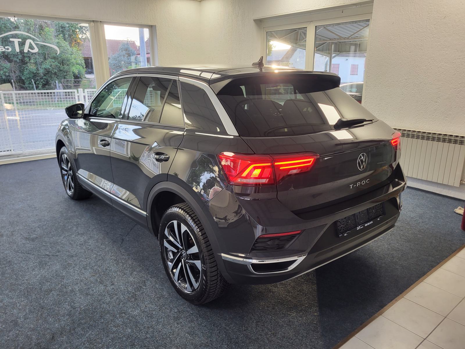 VW T-ROC 1.6 TDI UNITED DVOJNA KLIMA NAVI LANE/FRONT ASSIST AMBI LIGHT, fotografija 9