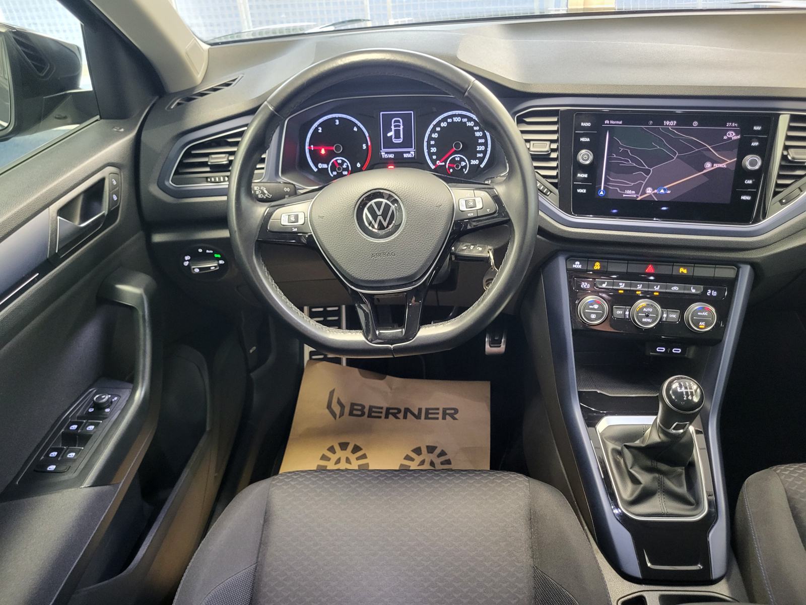 VW T-ROC 1.6 TDI UNITED DVOJNA KLIMA NAVI LANE/FRONT ASSIST AMBI LIGHT, fotografija 18