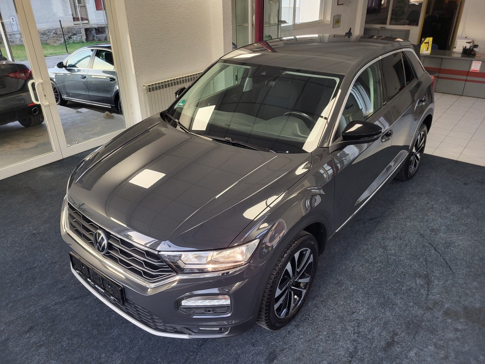 VW T-ROC 1.6 TDI UNITED DVOJNA KLIMA NAVI LANE/FRONT ASSIST AMBI LIGHT, fotografija 3
