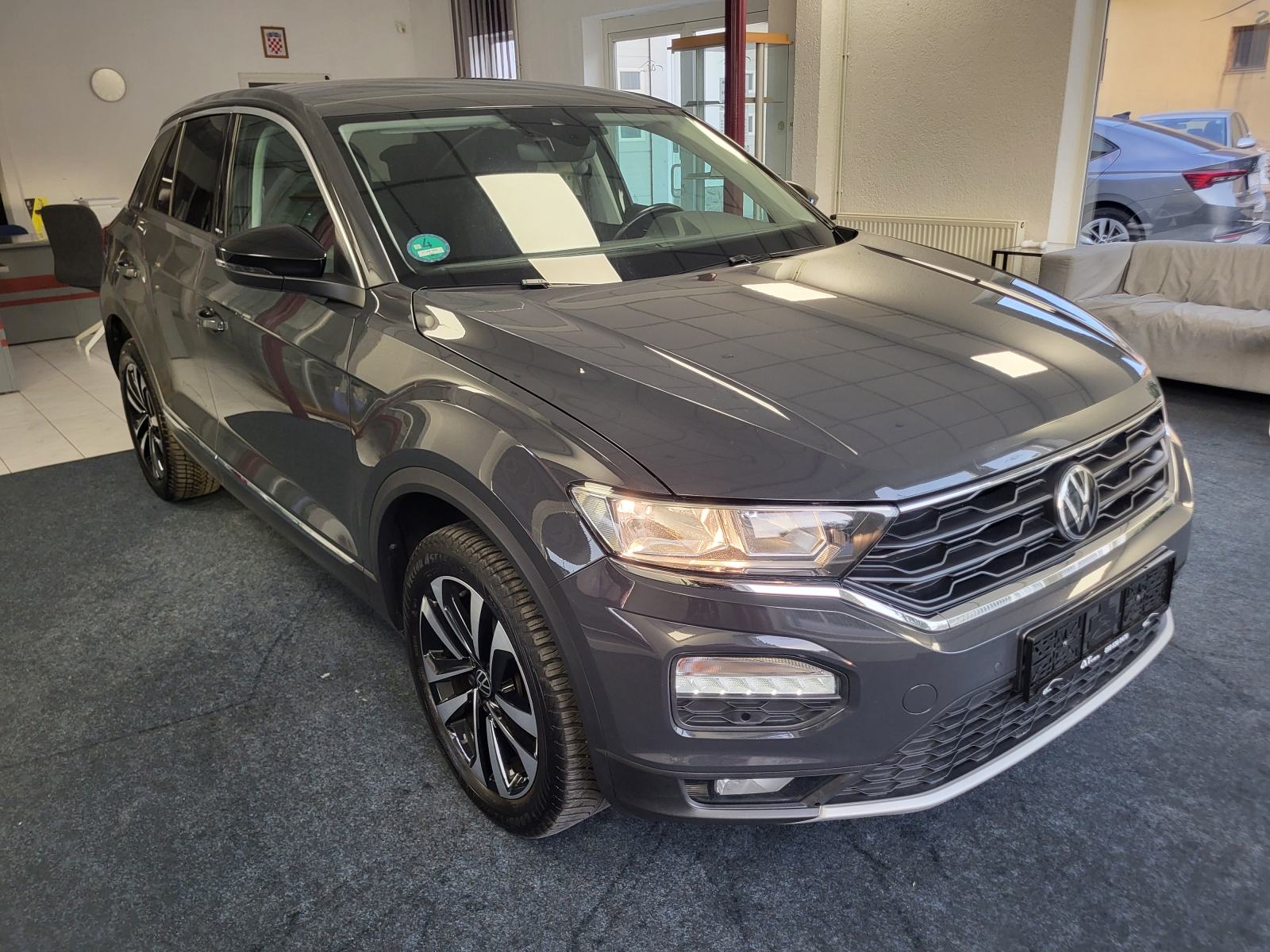 VW T-ROC 1.6 TDI UNITED DVOJNA KLIMA NAVI LANE/FRONT ASSIST AMBI LIGHT, fotografija 5