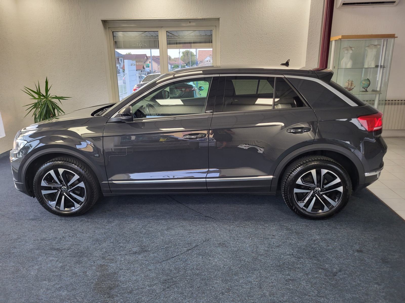 VW T-ROC 1.6 TDI UNITED DVOJNA KLIMA NAVI LANE/FRONT ASSIST AMBI LIGHT, fotografija 10