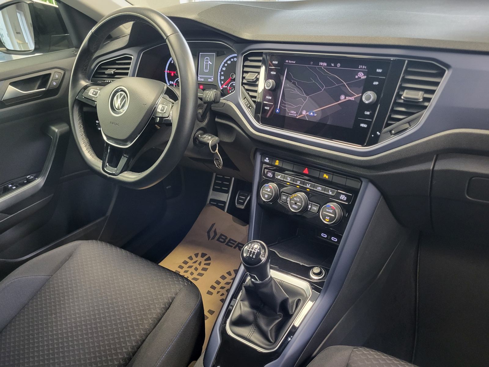VW T-ROC 1.6 TDI UNITED DVOJNA KLIMA NAVI LANE/FRONT ASSIST AMBI LIGHT, fotografija 2