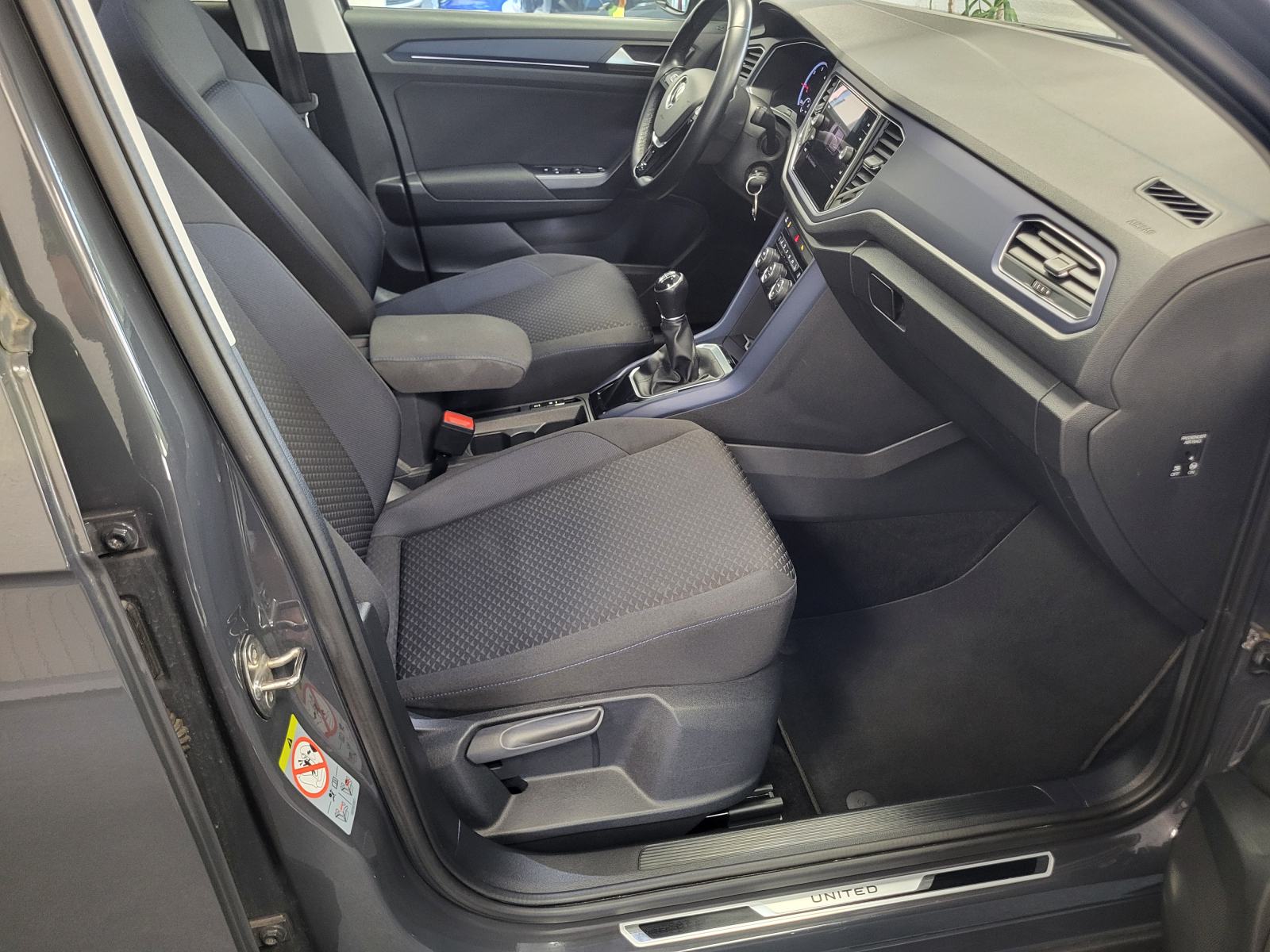 VW T-ROC 1.6 TDI UNITED DVOJNA KLIMA NAVI LANE/FRONT ASSIST AMBI LIGHT, fotografija 20