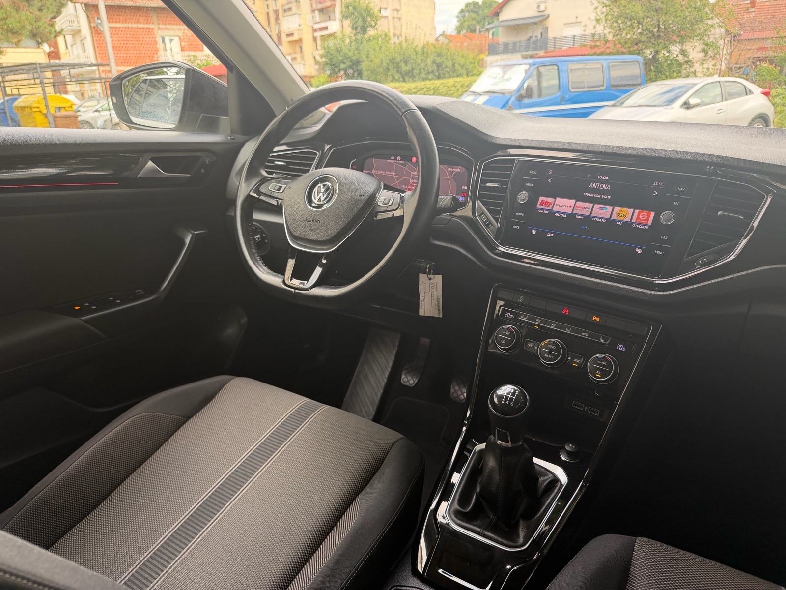 VW T-Roc 1.6Tdi * BEATSAUDIO * 1.vl - Virtual - Gr sjedala - Leasing, fotografija 11