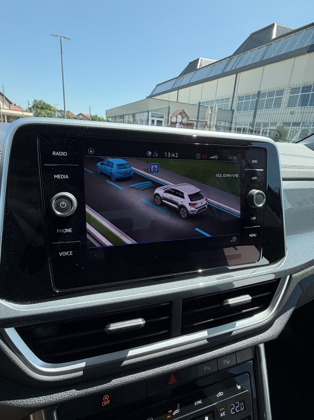 VW T-Roc 2.0 DSG Style, Keyless, CarPlay, LED, Jamstvo, Reg 05/2027, fotografija 16
