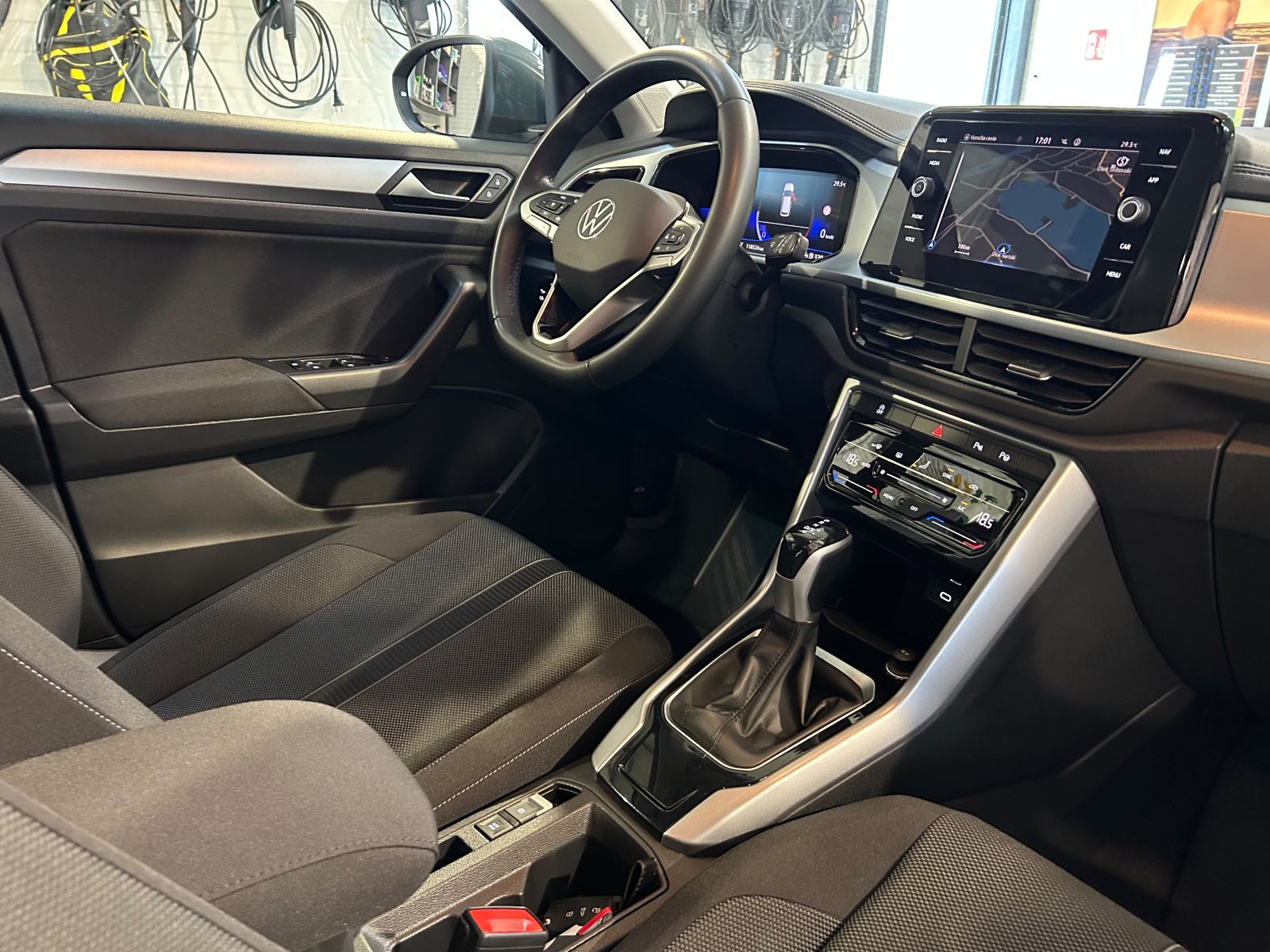 VW T-ROC 2,0 TDI 150 KS LED VIRTUAL KAMERA PDC U PDV-U 12 MJ JAMSTVO, fotografija 17