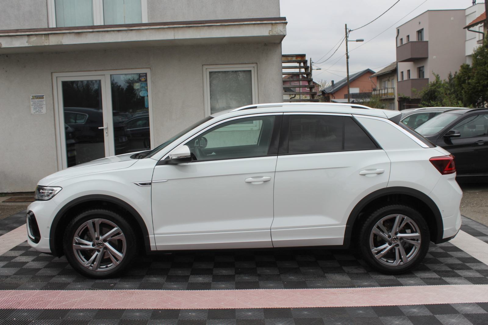 VW T-Roc 2.0 TDI, 3x R-LINE, LED, ALU 17", NAVI, VIRTUAL, GARANCIJA., fotografija 4