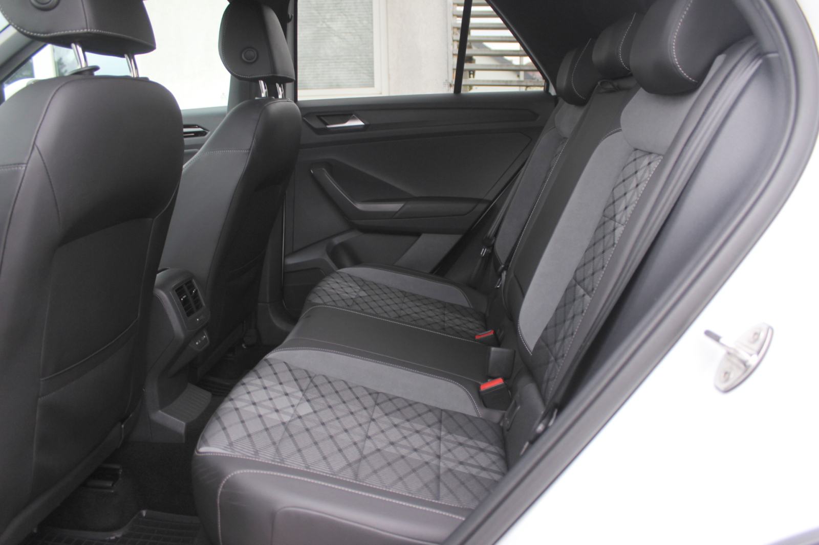 VW T-Roc 2.0 TDI, 3x R-LINE, LED, ALU 17", NAVI, VIRTUAL, GARANCIJA., fotografija 9