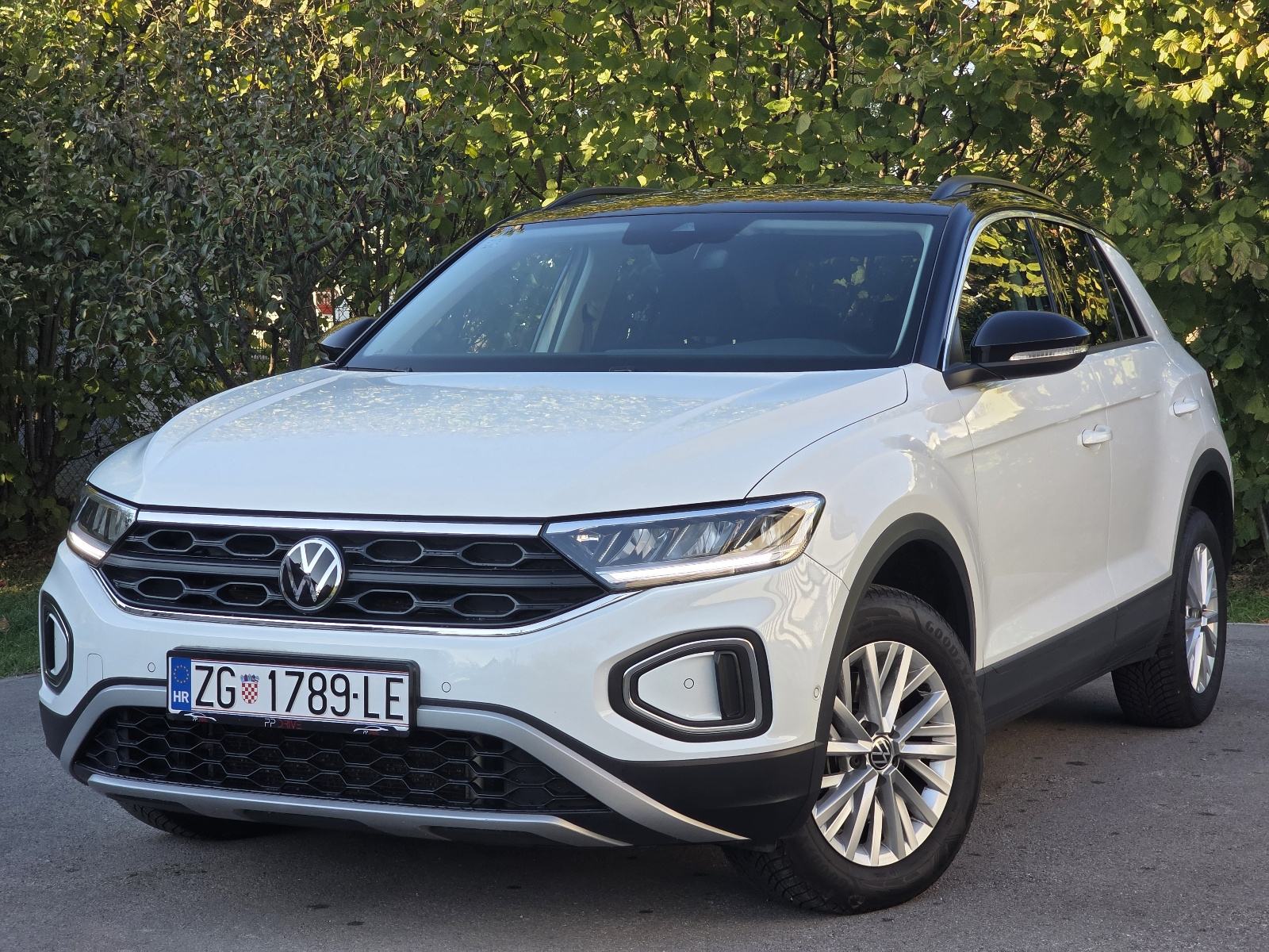 VW T-Roc 2,0 TDI DSG, BICOLOR, VIRTUAL, LEASING, REDIZAJN, pogled izvana - slika 1