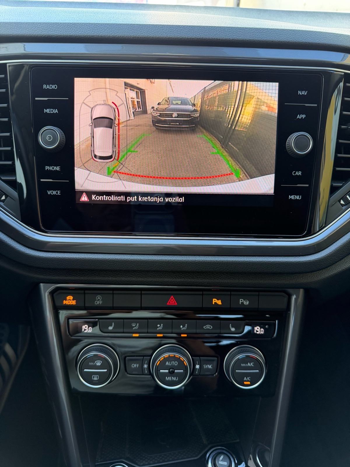 VW T-Roc 2.0 TDI “DSG”KAMERA-NAVI-VIRTUAL-KEYLESS GO-LED-PERLA, fotografija 6