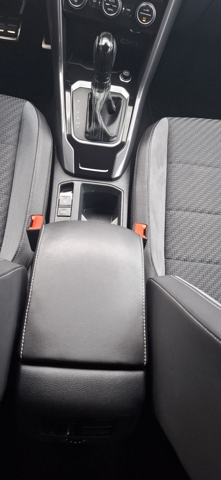 VW T-Roc 2,0 TDI **R-LINE** AUTOMATIK,VIRTUAL,MRTVI KUT!!, fotografija 12