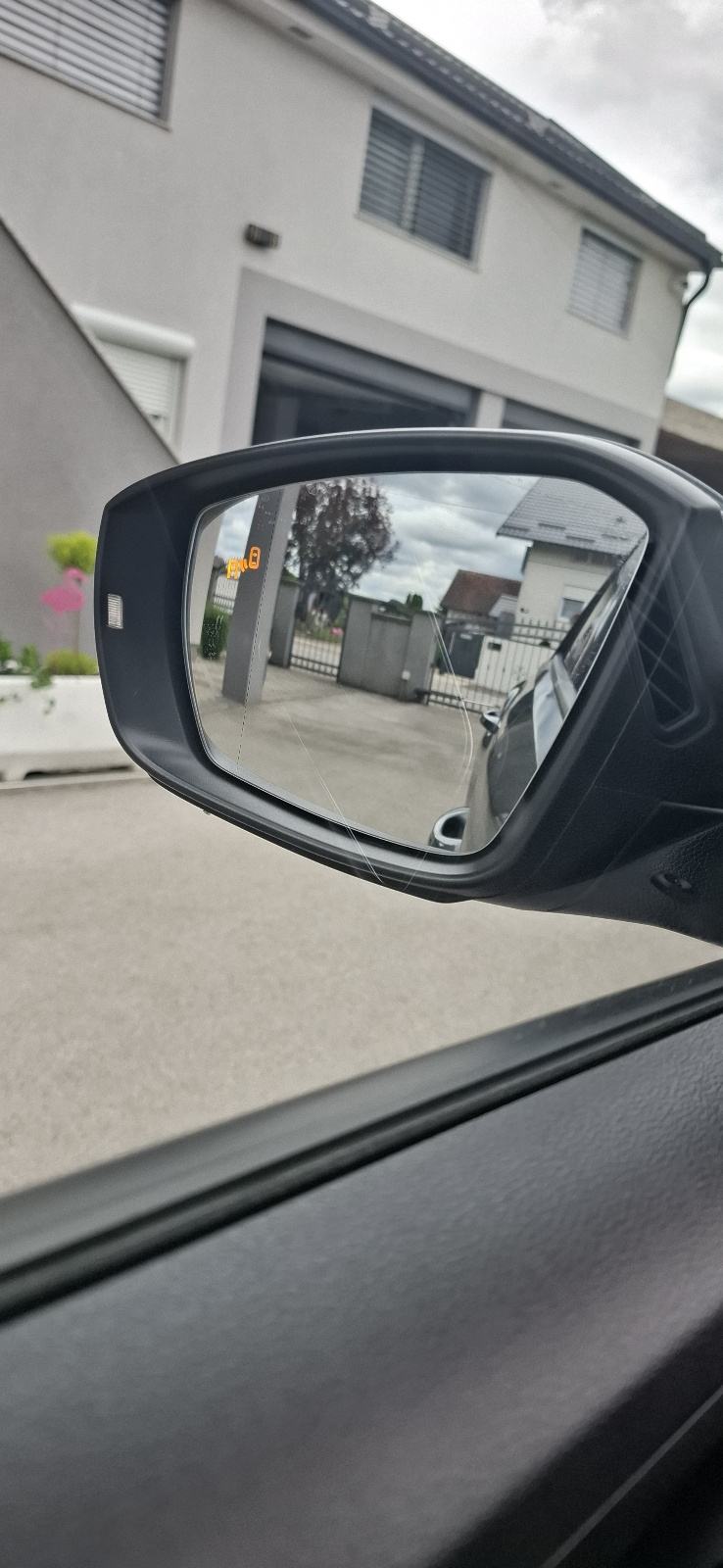 VW T-Roc 2,0 TDI **R-LINE** AUTOMATIK,VIRTUAL,MRTVI KUT!!, fotografija 13