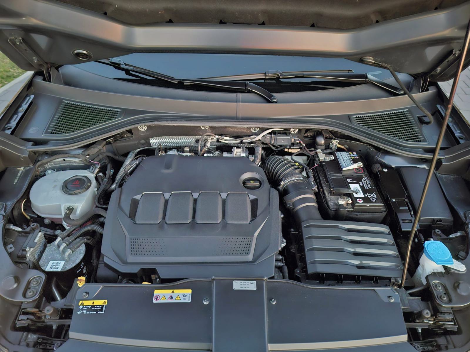 VW T-Roc 2.0 TDI R-line, Black line,Navi, Alu 18",servisna reg.03/2027, fotografija 18