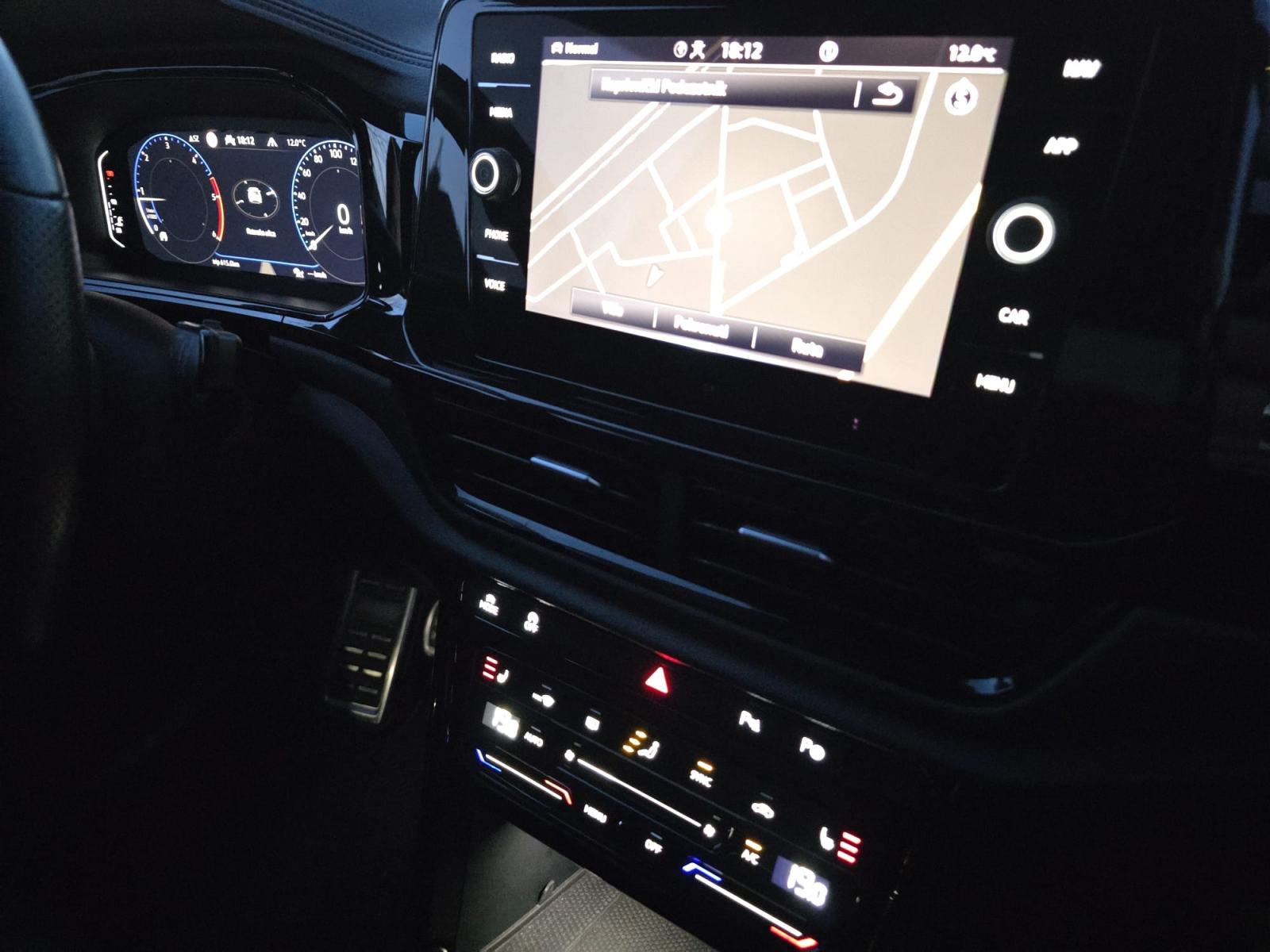 VW T-Roc 2.0 TDI R-line, Black line,Navi, Alu 18",servisna reg.03/2027, fotografija 11