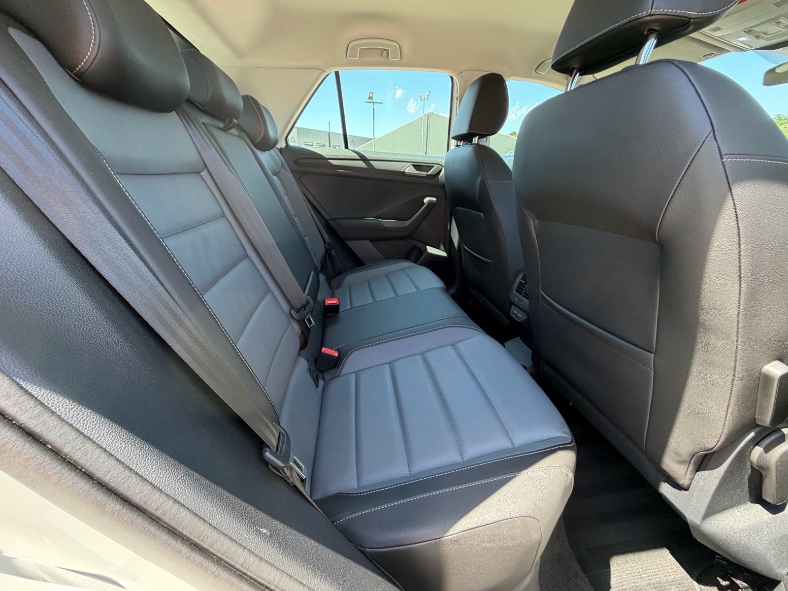 VW T-Roc 2,0 TDI Style *MATRIX LED* Kamera NaviPRO Koža R17 Servisna, fotografija 17