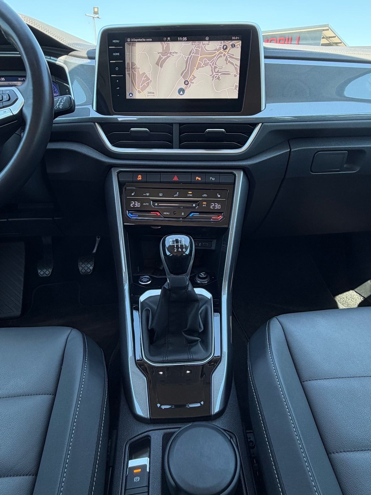 VW T-Roc 2,0 TDI Style *MATRIX LED* Kamera NaviPRO Koža R17 Servisna, fotografija 20