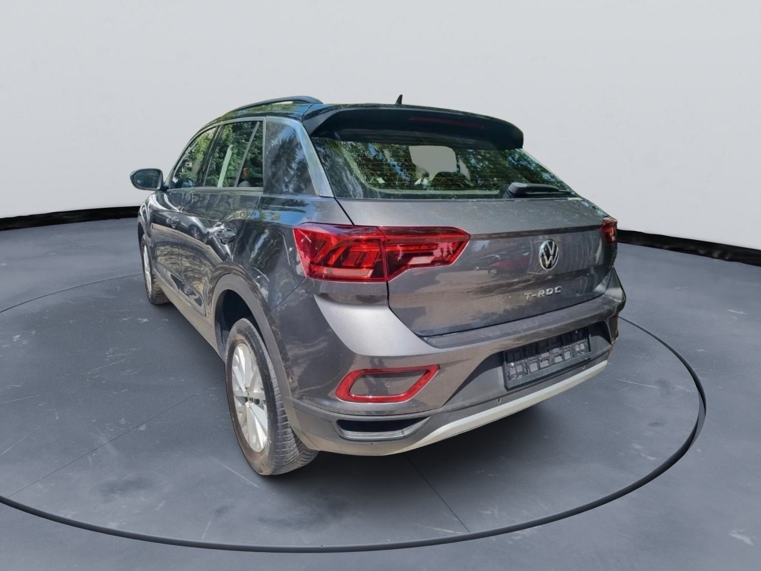 VW T-Roc 2.0 TDI - VIRTUAL - PARKING SENZORI - TEMPOMAT - LEASING, fotografija 3