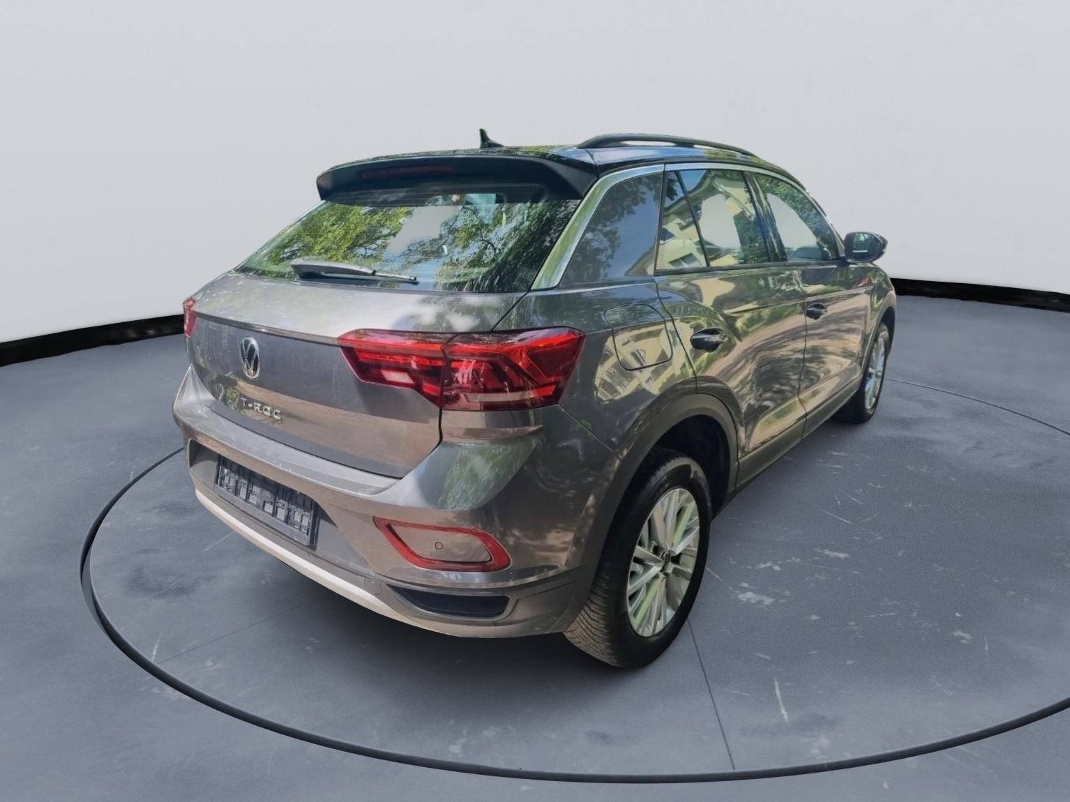 VW T-Roc 2.0 TDI - VIRTUAL - PARKING SENZORI - TEMPOMAT - LEASING, fotografija 4