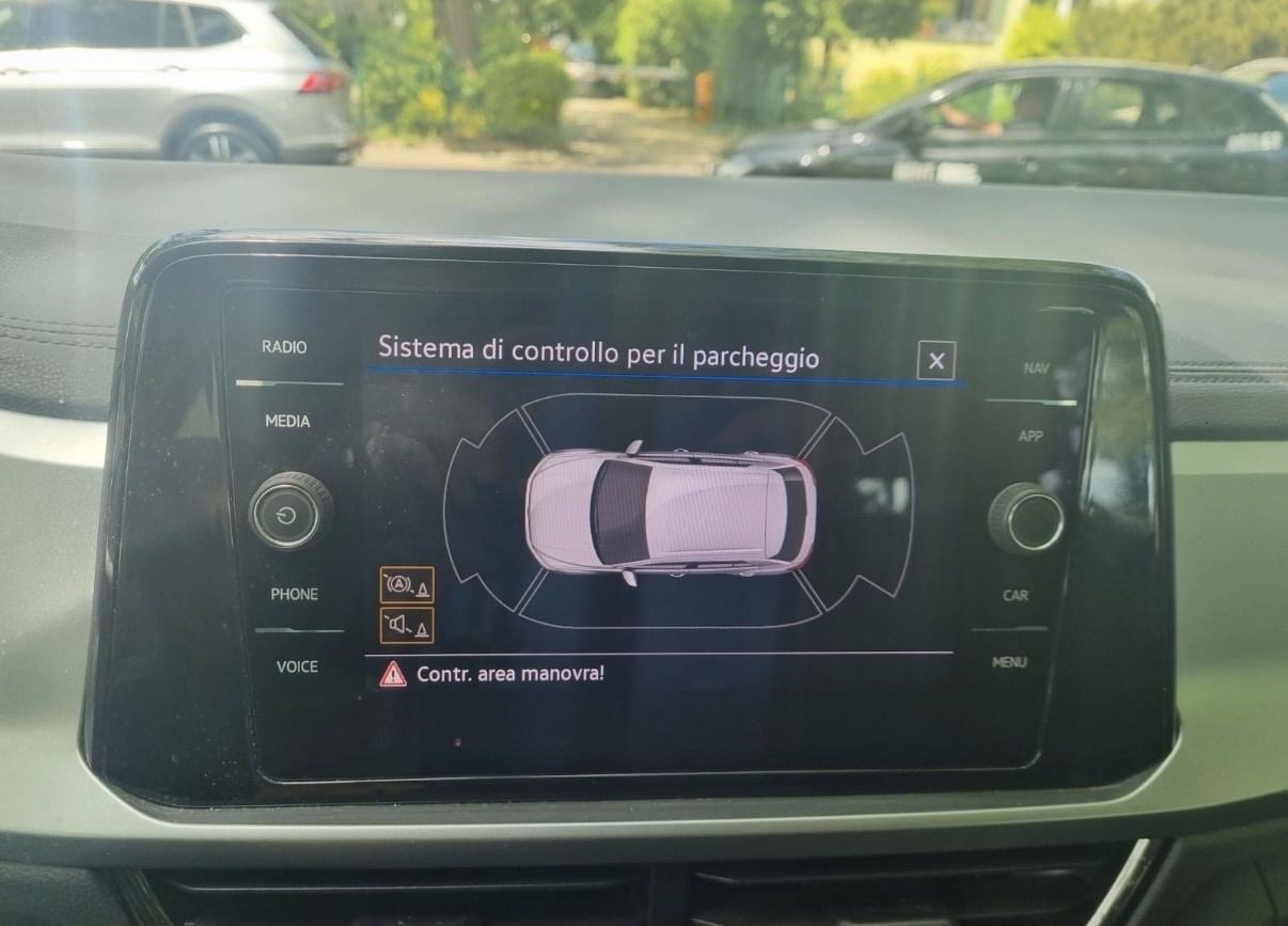 VW T-Roc 2.0 TDI - VIRTUAL - PARKING SENZORI - TEMPOMAT - LEASING, fotografija 12
