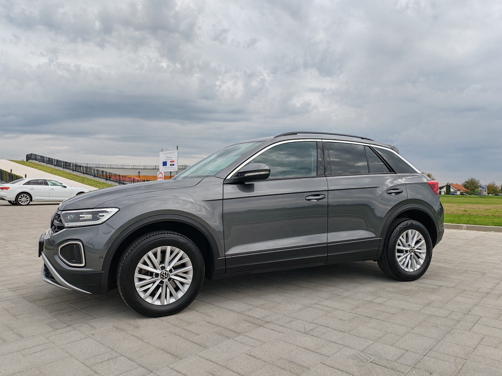 VW T-Roc 2.0tdi EDITION,DSG-150ks,MATRIX,KAMERA.., fotografija 8