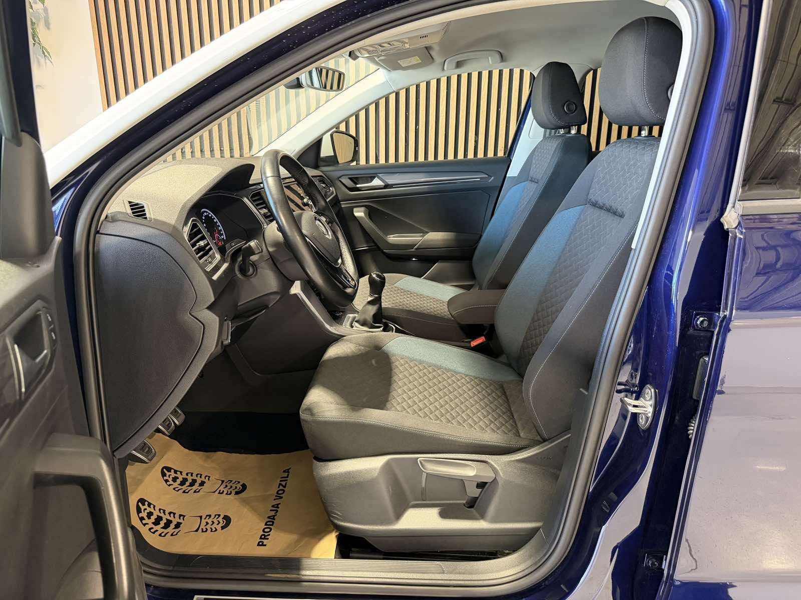 VW T-Roc 2019.g. IQ DRIVE *LEASING - 3.GODINE JAMSTVO*, fotografija 17